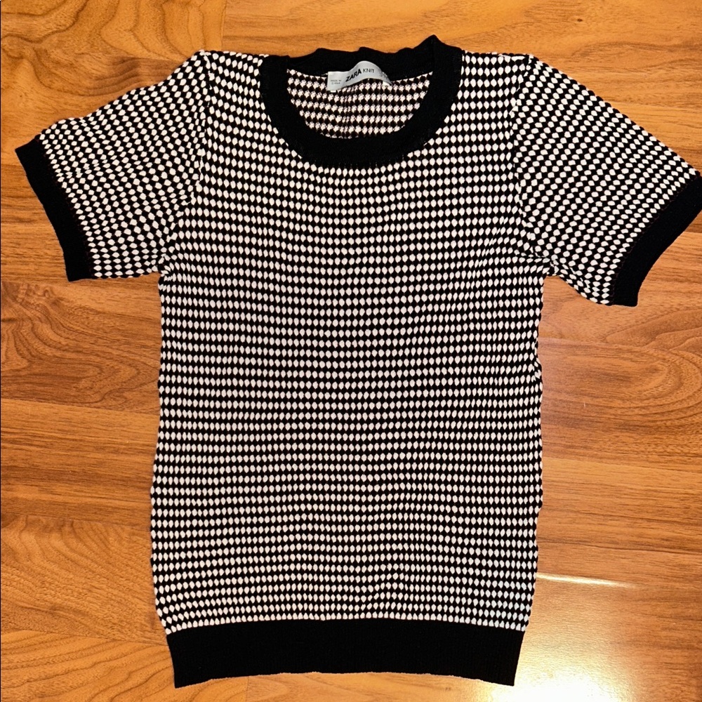 Zara Black and White Knit Tshirt